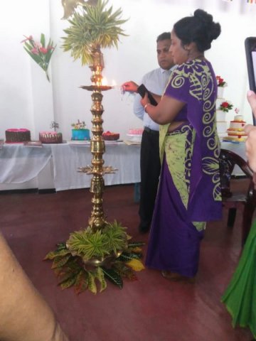 Certificates are awarded to cake production training course winners (2023-10-16)